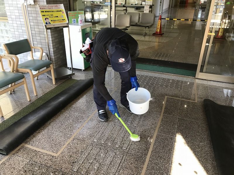 病院風除室②　滑り止め施工